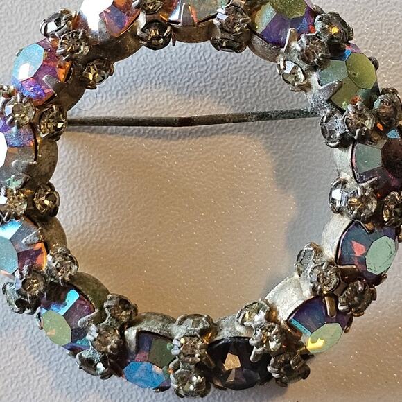 Vintage Aurora Borealis Rhinestone & Crystal Wreath Circular Brooch - Picture 3 of 4